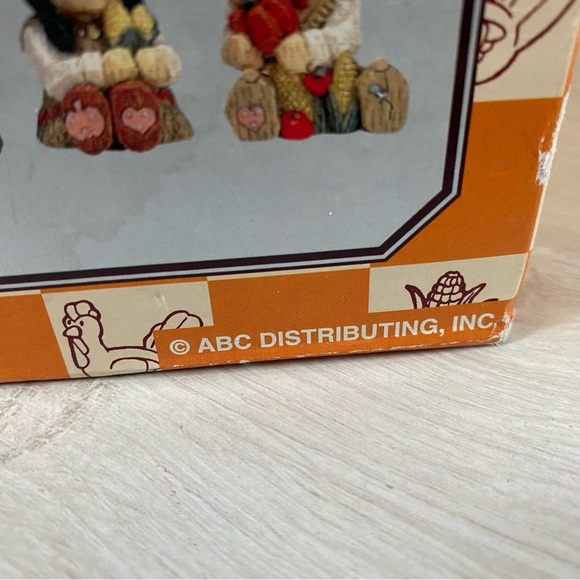 Vintage Thanksgiving 3” Figurines Set Of Four Pilgrims & Native Americans w/ Box - Picture 4 of 8